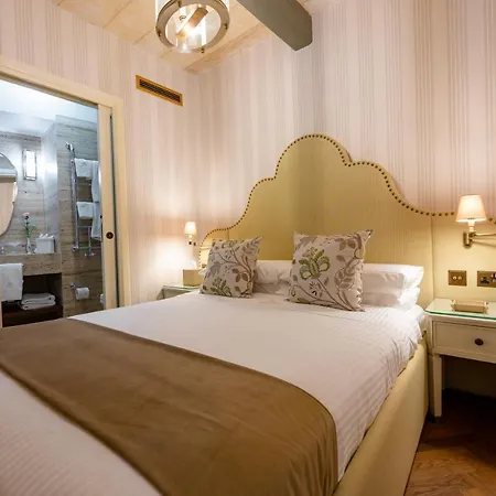 Palazzo Bifora 4*