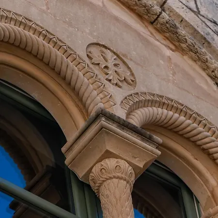 Palazzo Bifora 4*