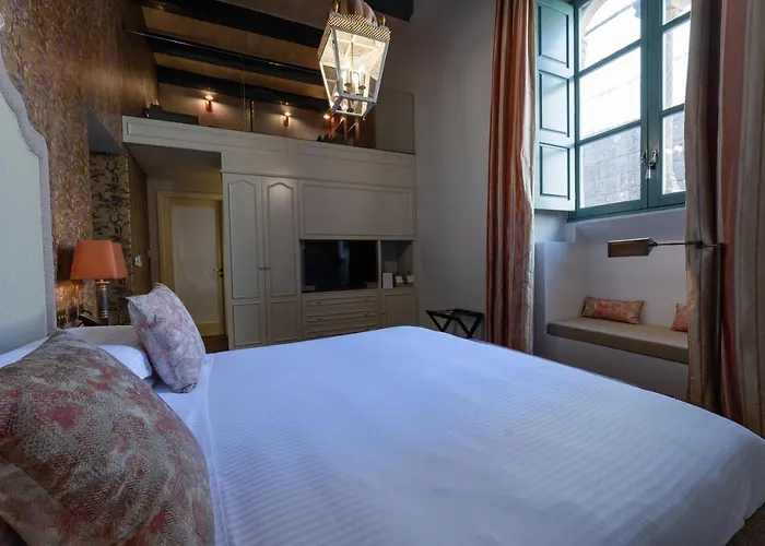 Palazzo Bifora Pensión 4*